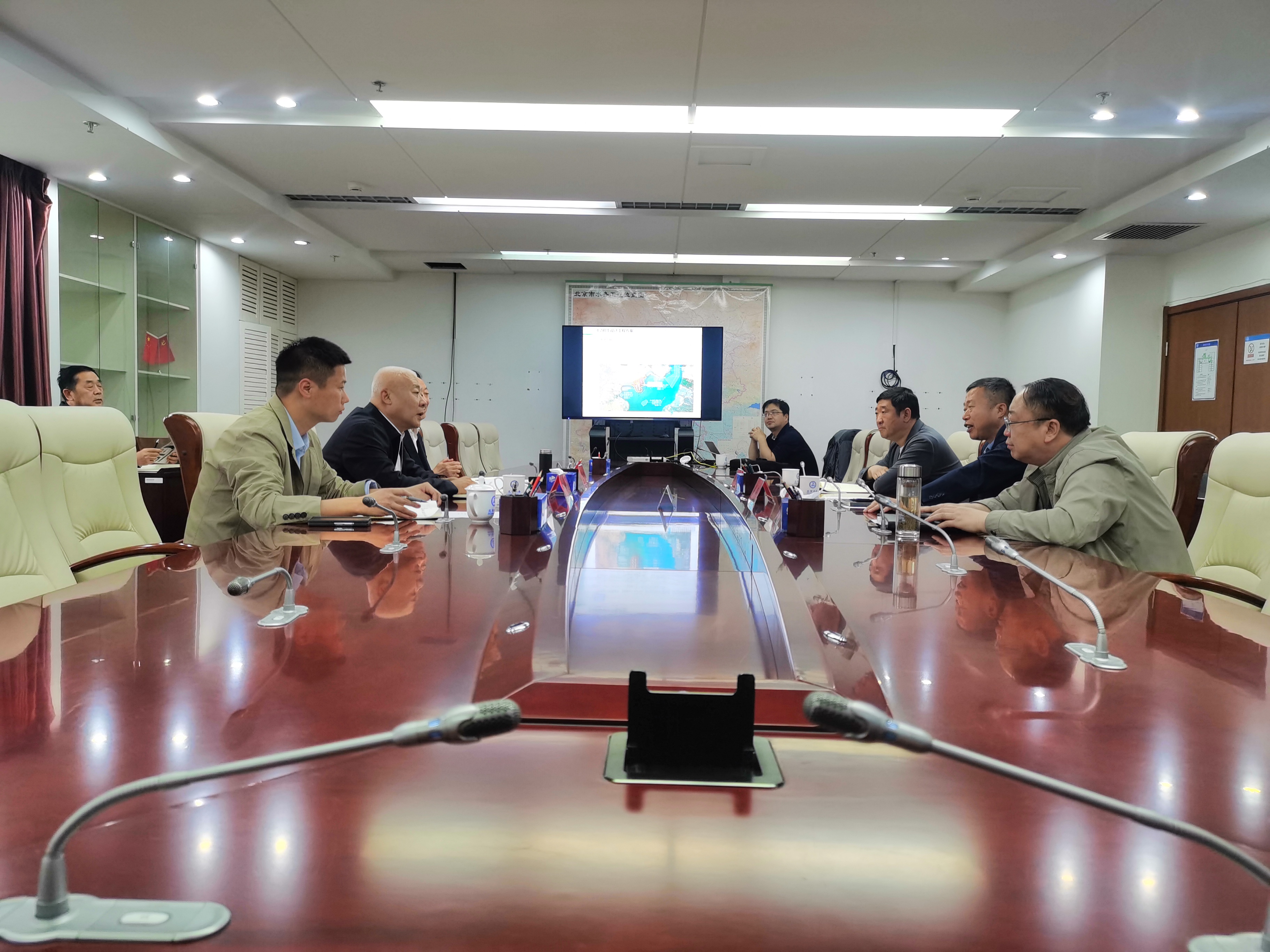 北京市水利工程管理中心調(diào)度推動官廳水庫清淤試點(diǎn)工程等災(zāi)后提升重點(diǎn)項(xiàng)目